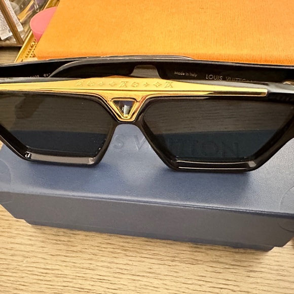 Louis Vuitton Evidence Sunglasses Z1502W - Picture 7 of 9
